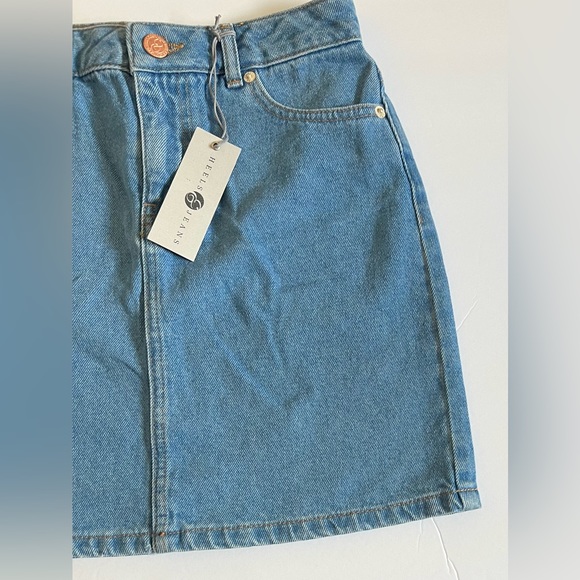 NWT Heels & Jeans Women’s Light Wash Mini Skirt SZ 26🩵 - Picture 4 of 14